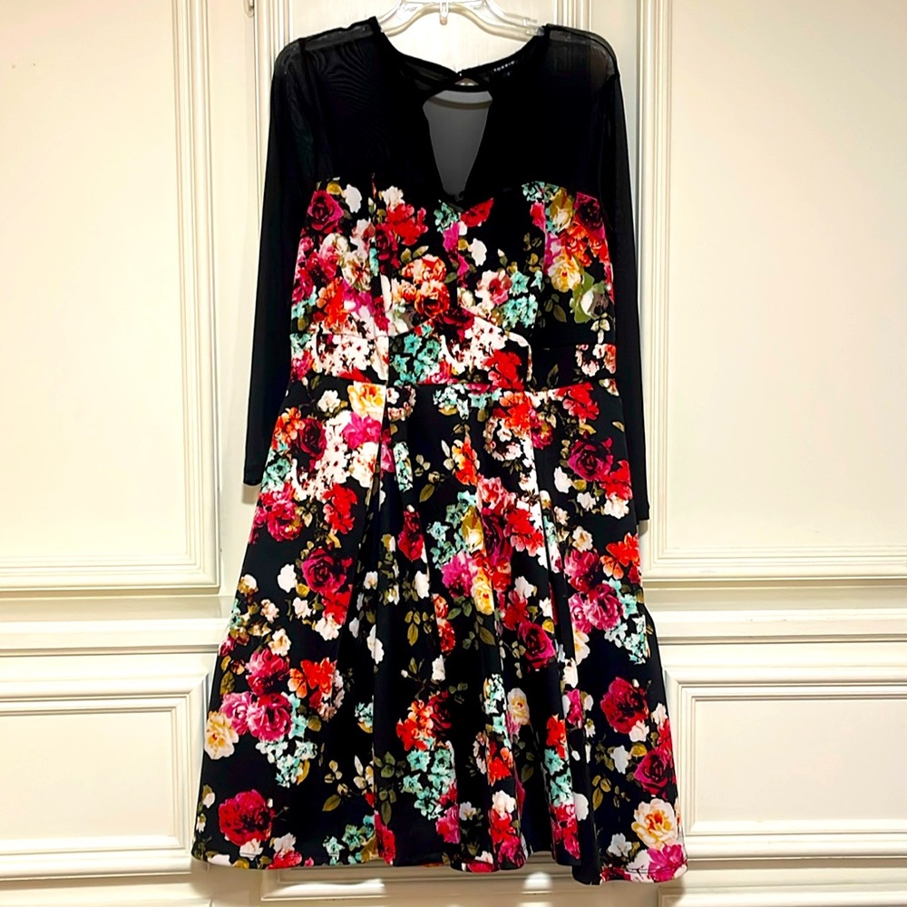 Floral dress with mesh top. Has pockets!